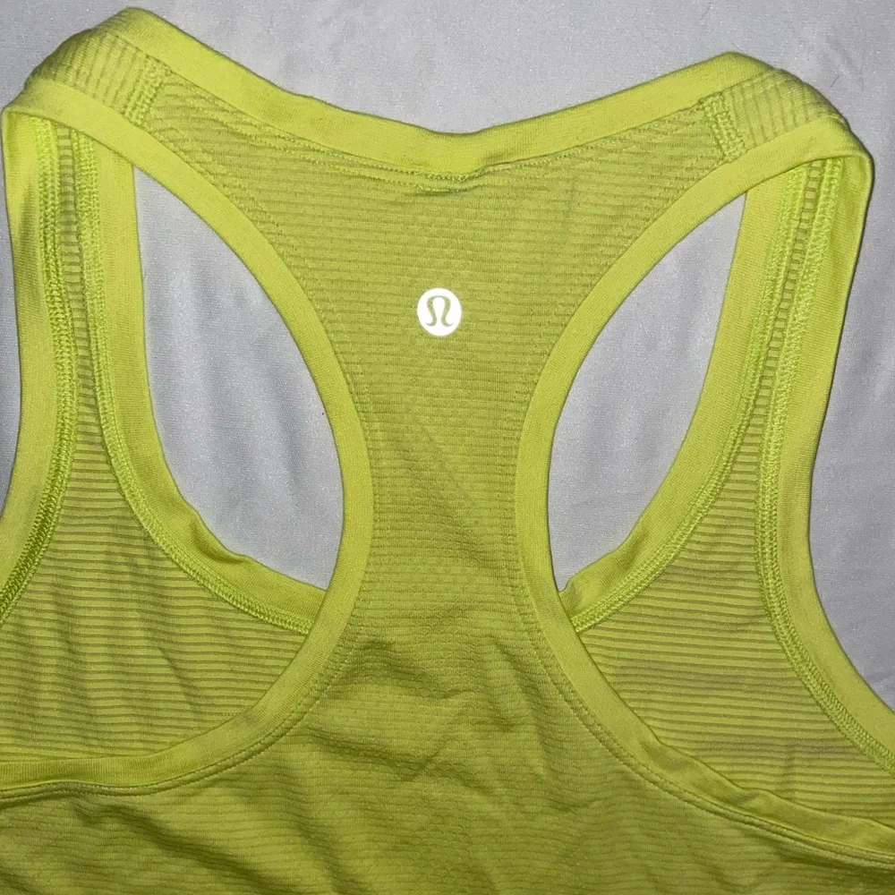 Lululemon Swiftly Tech Race Length Yellow Racerback Tank Top in Women’s Size 6 - Picture 3 of 7